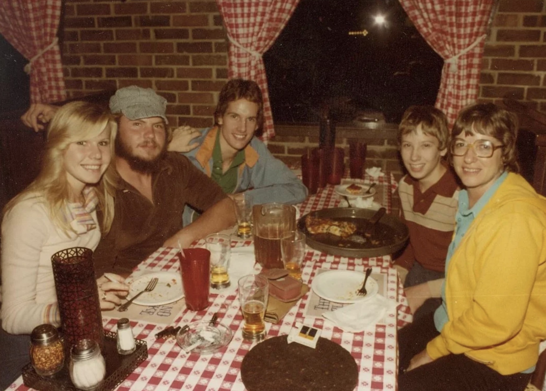 The old "look" of Pizza Hut in the 1970s. 